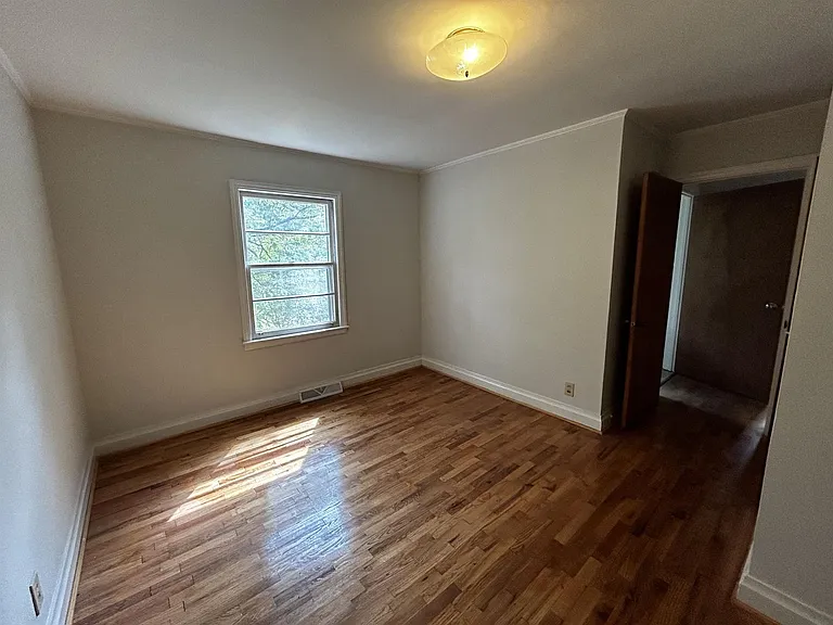 1233 Crenshaw St — Photo 9