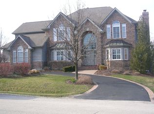 402 Cherry Creek Ln, Prospect Heights, IL 60070