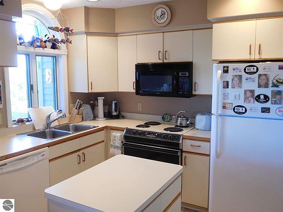 4th image of 6390 Ridge Dr