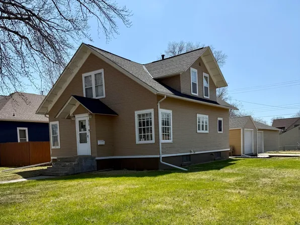 829 W 4th Ave, Mitchell, SD 57301