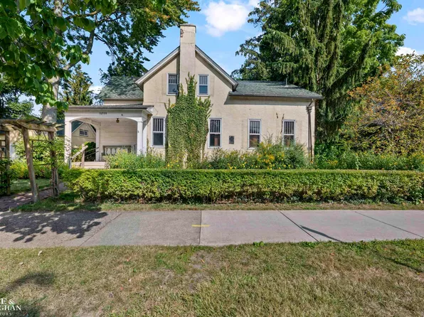 16935 Maumee Ave, Grosse Pointe, MI 48230