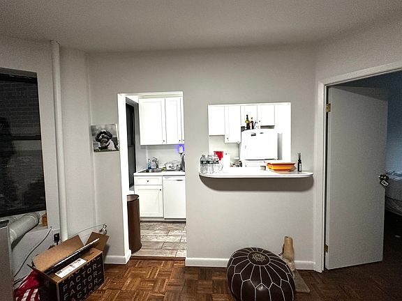 4th image of 326 E 65th St #18