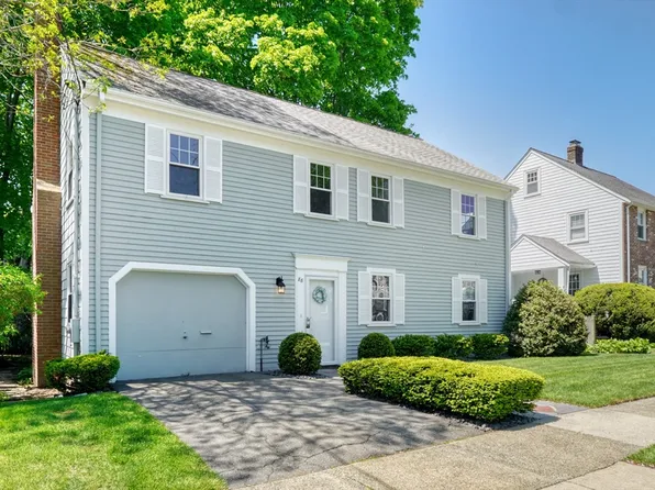 88 Hesseltine Ave, Melrose, MA 02176