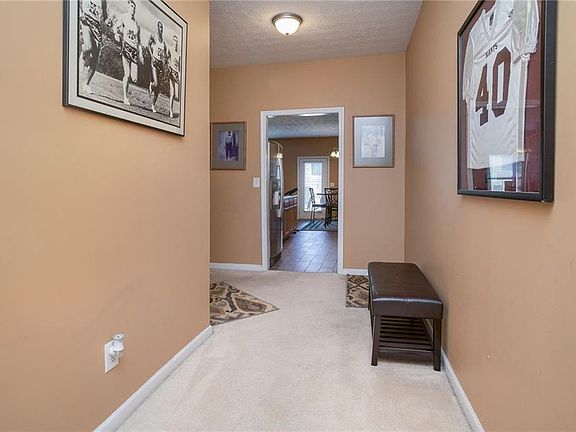 3rd image of 33 Providence Oak Ln