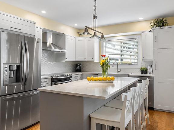 3rd image of 8078 King George Blvd #15