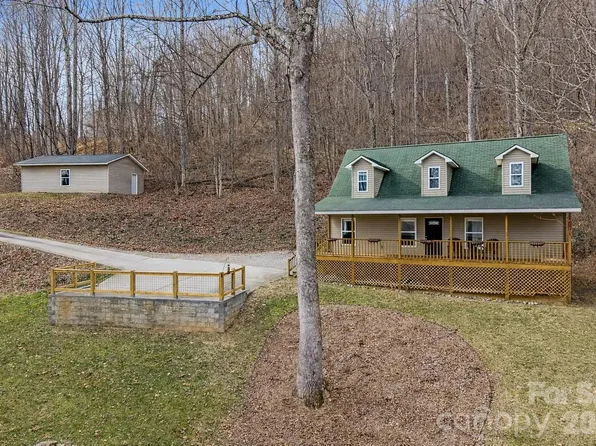 381 Hookers Gap Rd, Candler, NC 28715