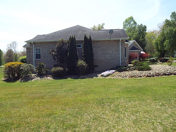 4th image of 1105 Arrowhead Dr