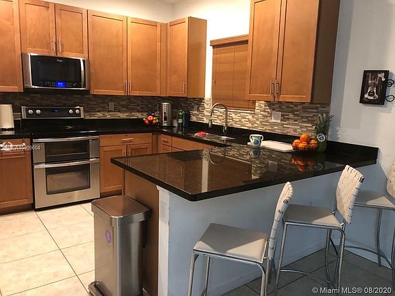 5th image of 942 NE 191st St