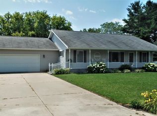 111 Charlotte St, Edmore, MI 48829