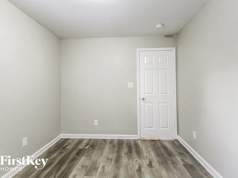 410 Grovewood Dr — Photo 12