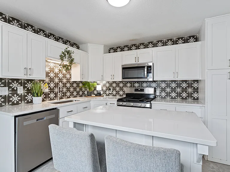 313 Quandt Ave — Photo 7