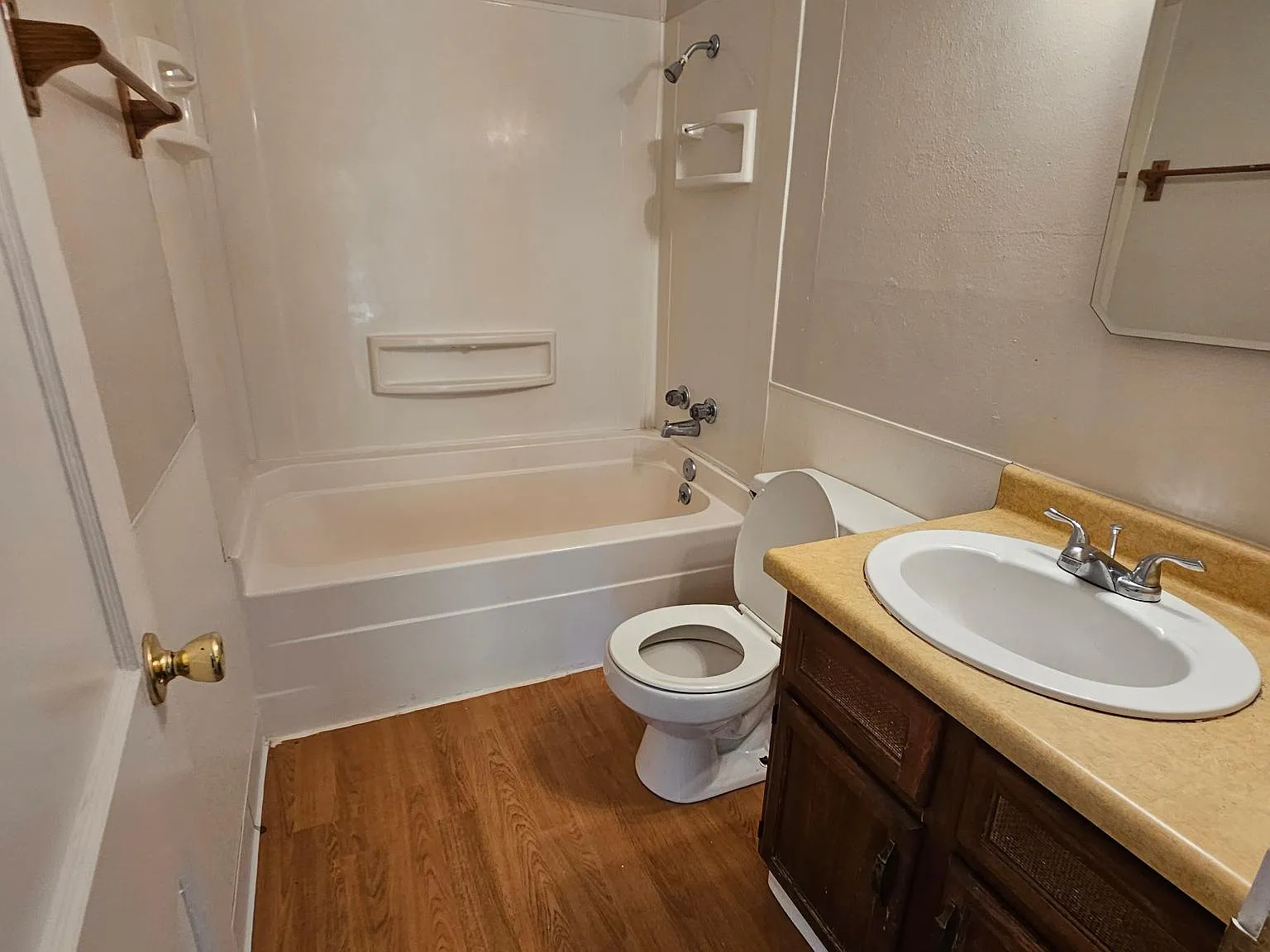 3 bed, 1100 sqft, $1,350 — Photo 4