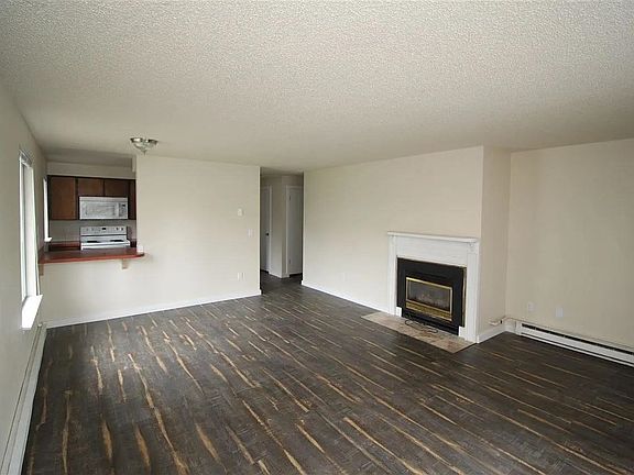 5th image of 6113-6117 N Addison St