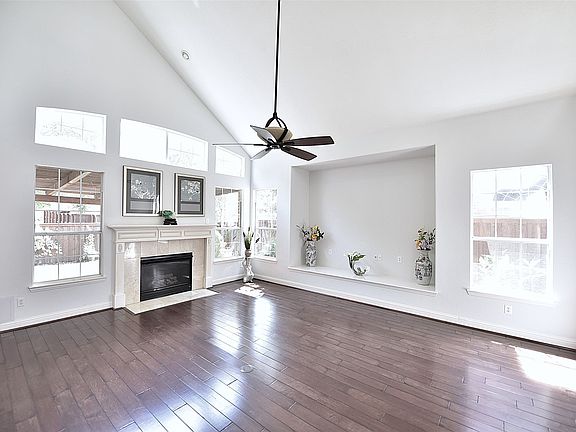 2nd image of 1125 Waterford Way