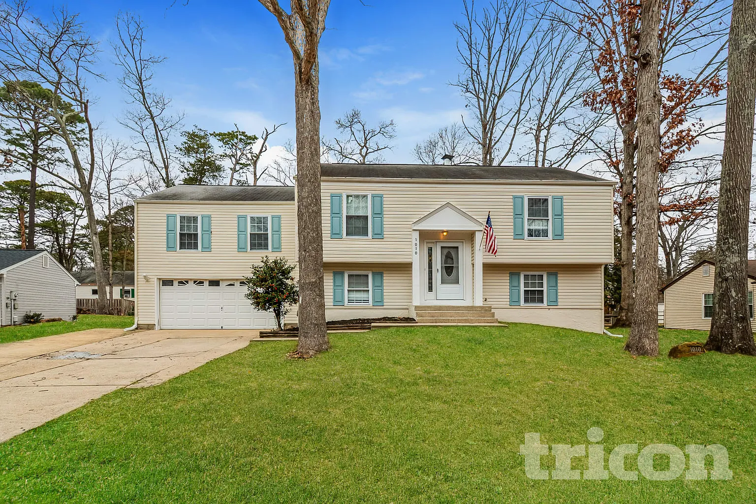 1010 Allward Dr photo 1