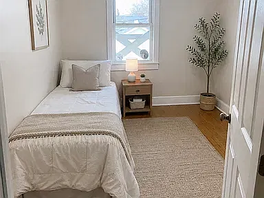 3 bed, 900 sqft, $3,000 — Photo 3