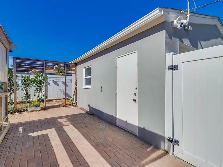 984 Catalina Blvd — Photo 33