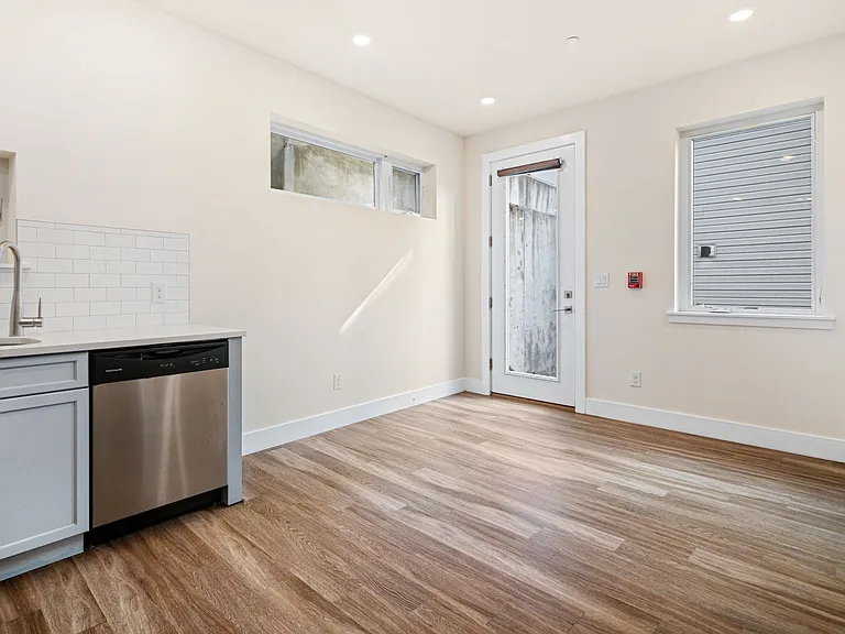 1836 Frankford Ave #4 — Photo 1