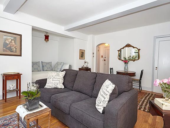 3rd image of 400 E 52nd St APT 4H