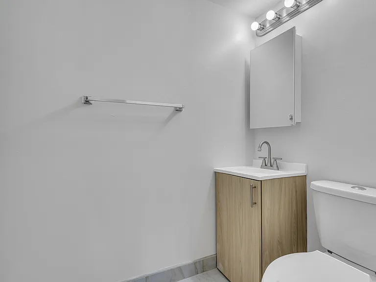 Ambassador Apartments — Photo 9