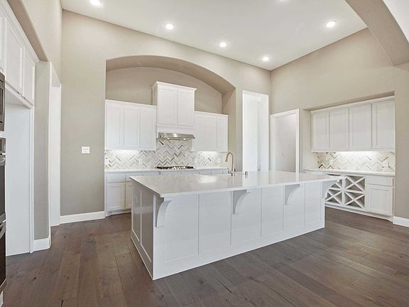 4th image of 9216 Pecan Woods Trl