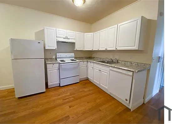 5 bed, 1374 sqft, $4,300 — Photo 3
