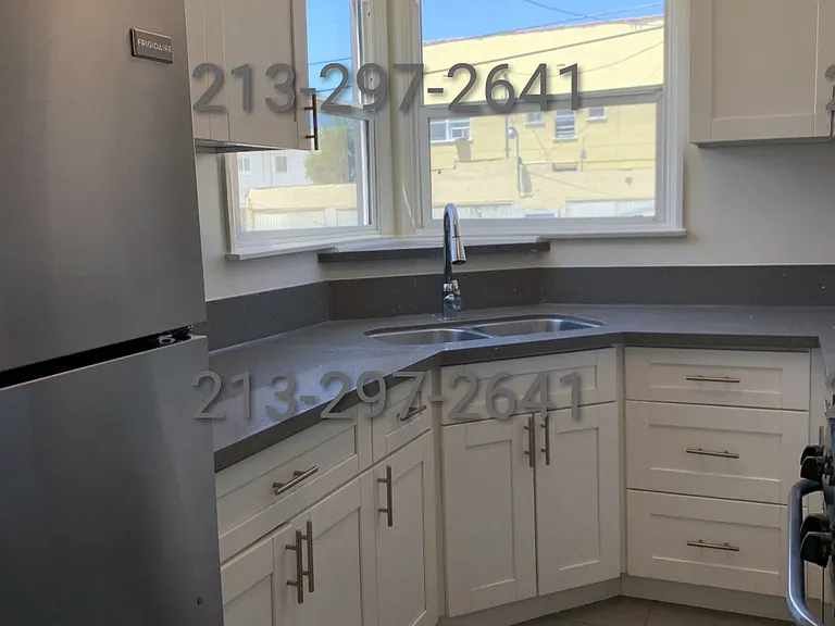 1015 N Normandie Ave #8 — Photo 4
