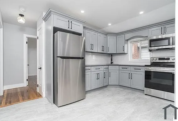 18215 N Conduit Ave #2 — Photo 3