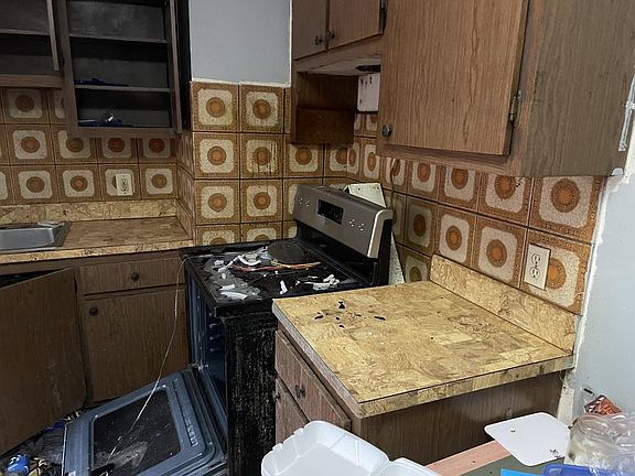 4th image of 4621 Twin Oak Dr