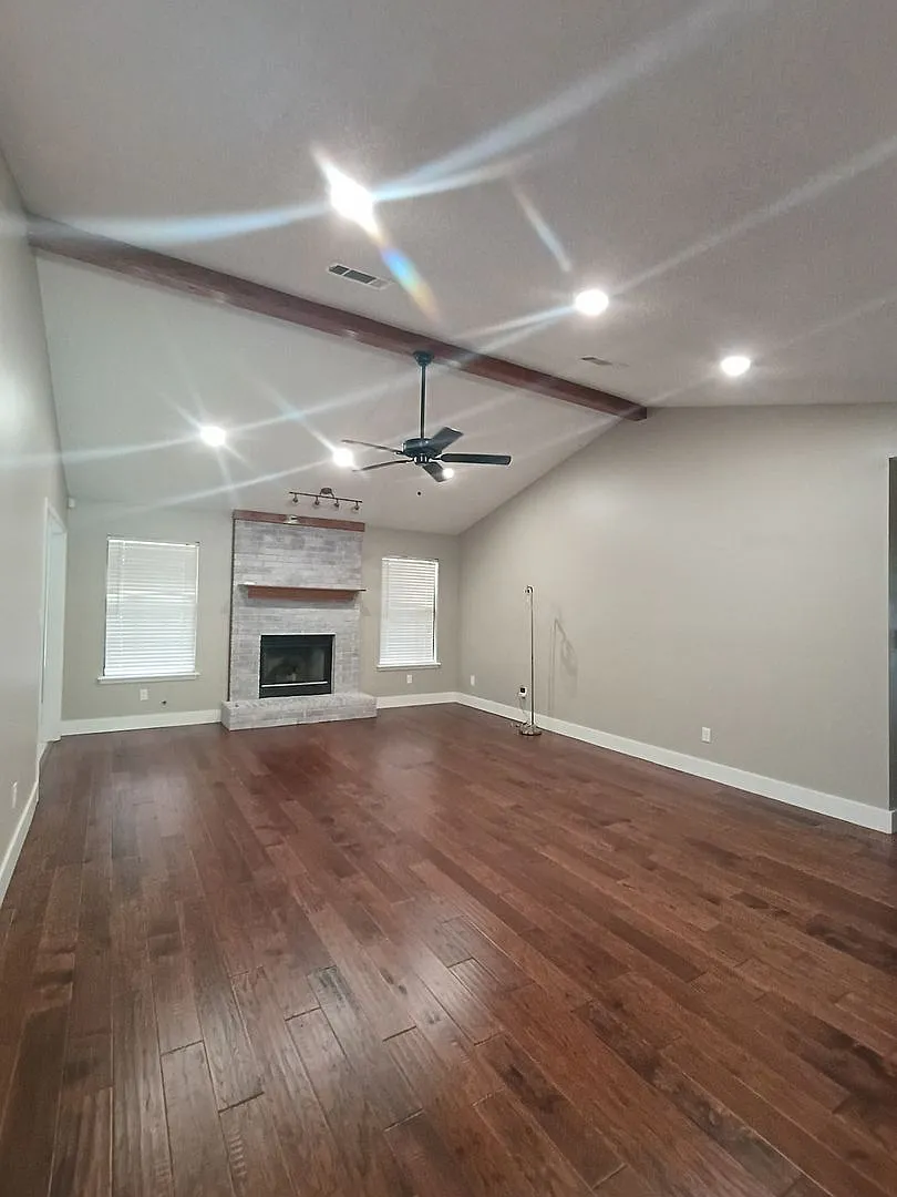 Three Bedroom/Two Bath Home — Photo 2