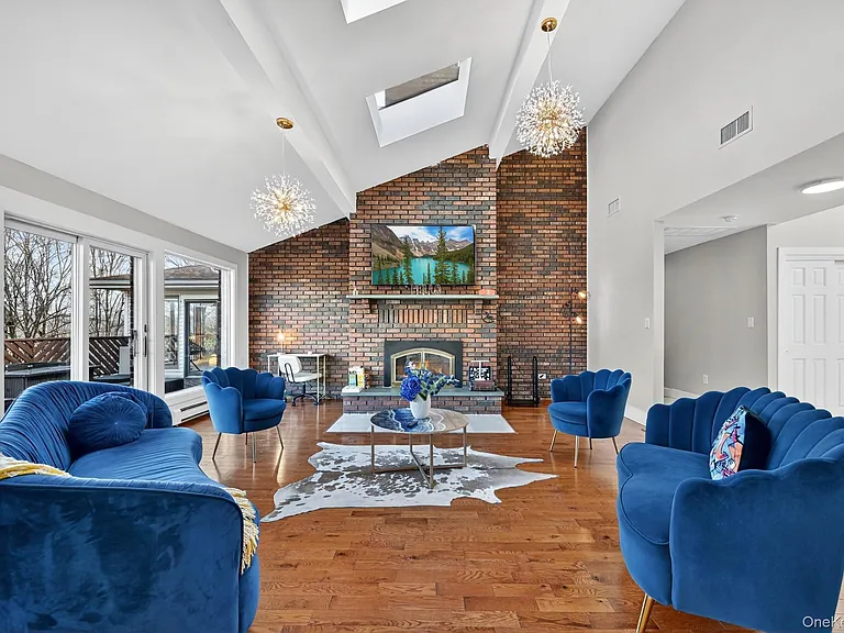 66 Murray Dr — Photo 11