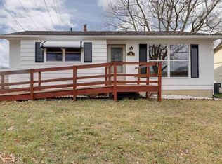 1313 Beverly Ln, Bloomington, IL 61701