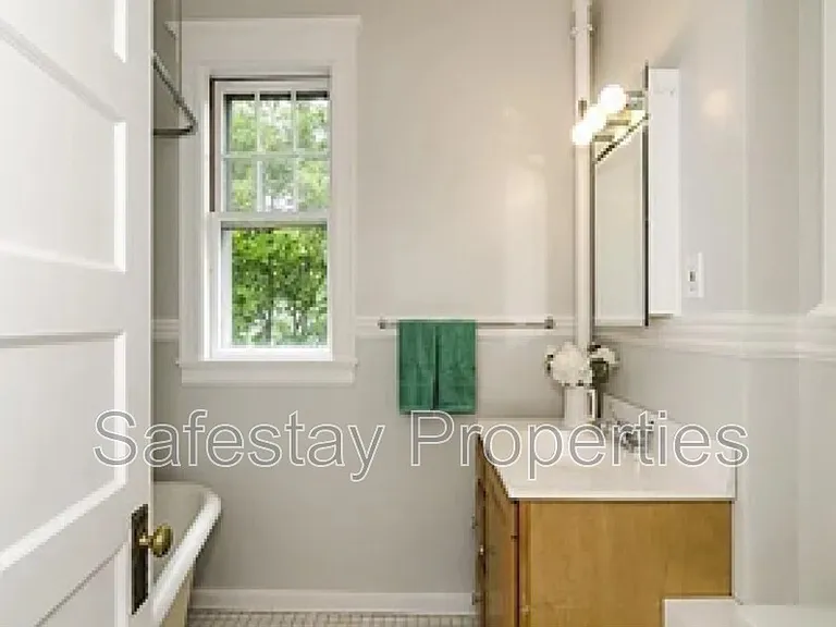 2-4 Avon St #2-6 — Photo 7
