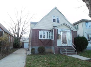 5608 196th Pl, Fresh Meadows, NY 11365