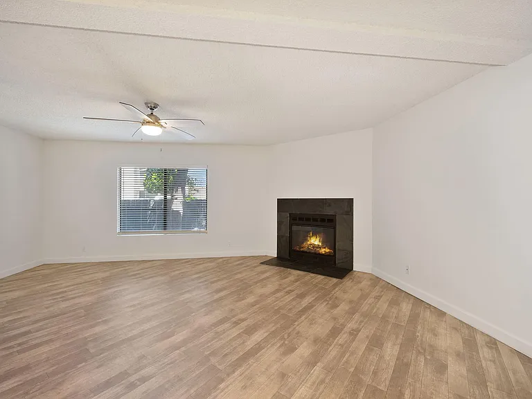 315 Acacia Ave — Photo 13