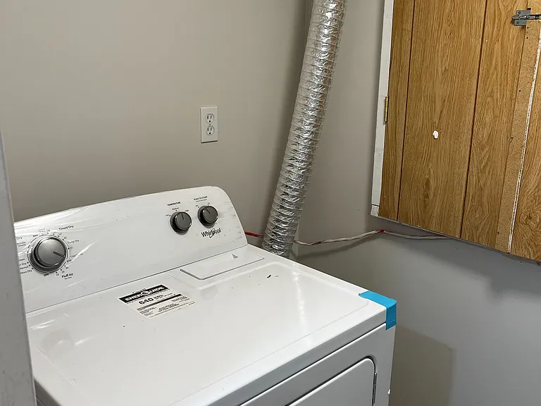 85 Watkins Glen Cres #LOWER — Photo 3
