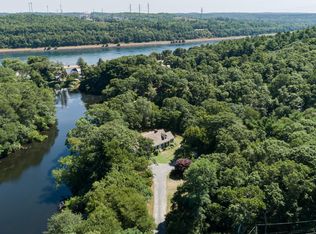 55 Bournedale Rd, Bourne, MA 02532