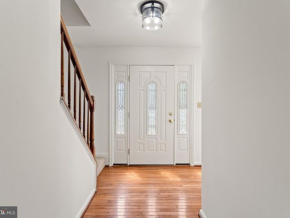 3rd image of 29 Woods Edge Ct