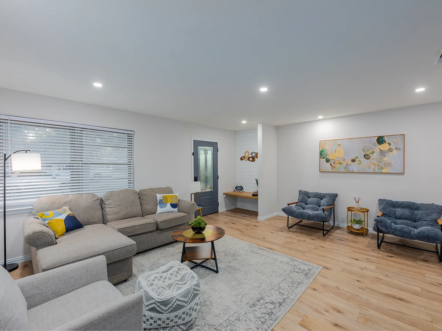 3 bed, 1377 sqft, $6,500 — Photo 2