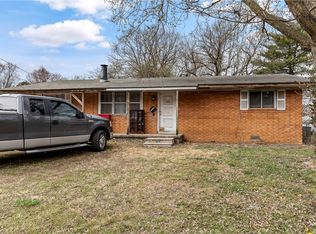 910 S 10th St, Rogers, AR 72756