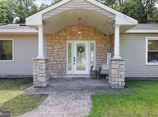 390 E Millstream Rd, Cream Ridge, NJ 08514