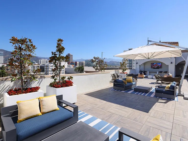 Rooftop Deck!