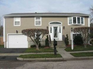 41 Scott Dr, Riverside, RI 02915