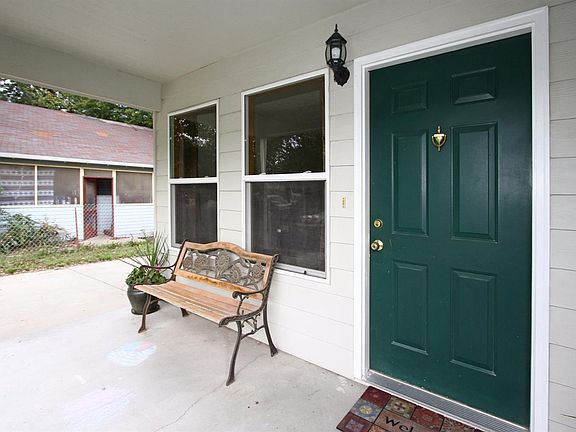 3rd image of 432 W Nance Ave