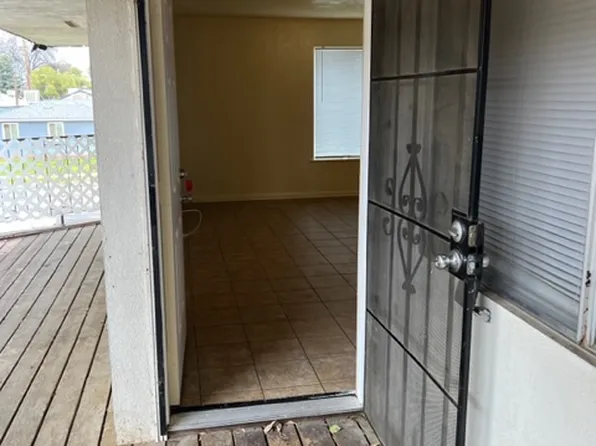 777 E King Ave APT C, Tulare, CA 93274