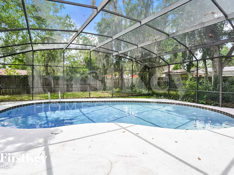 111 Slade Dr — Photo 17
