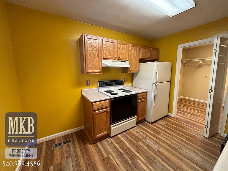 1712 Wayne St NE — Photo 10