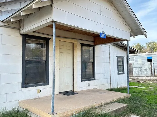 307 W McNeil St, Ingram, TX 78025