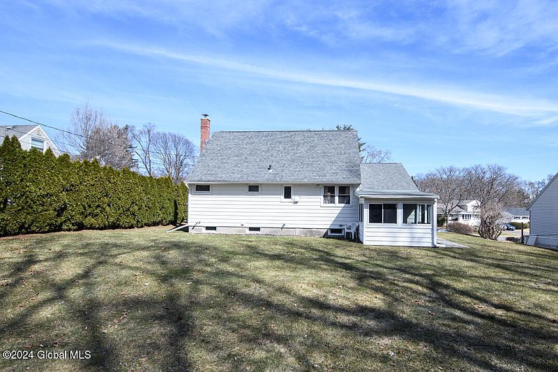 3rd image of 69 Hunting Road