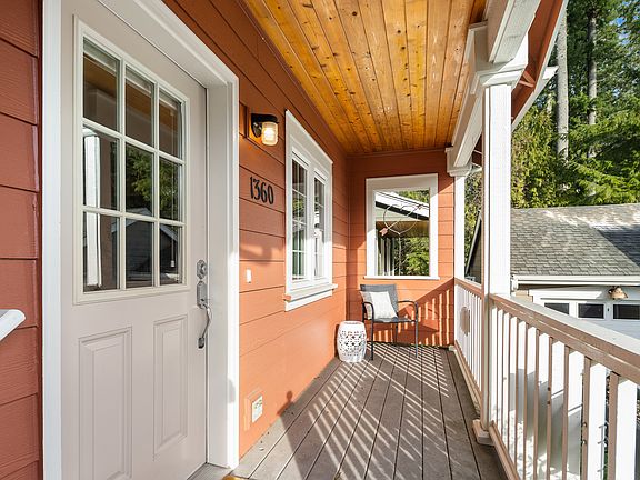 3rd image of 1360 Stonecress Ln NE